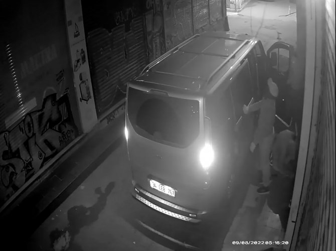 Alarm Çalınca Apar Topar Kaçtılar