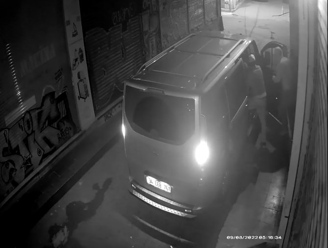 Alarm Çalınca Apar Topar Kaçtılar