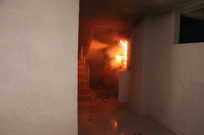 İ̇tfaiye Ekibi Dumanların Arasına Dalıp Kurtardı, Mutluluğun Fotoğrafı