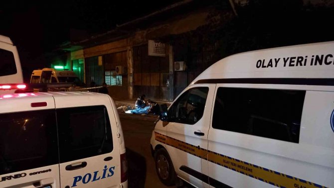 Eğlence Merkezinin Önündeki Tartışmada 1 Kişi Vurularak Öldürüldü