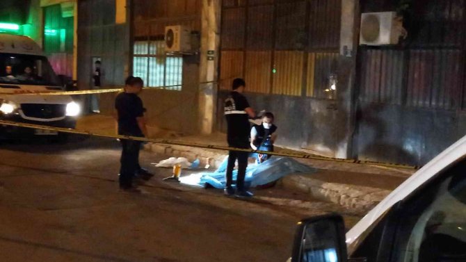 Eğlence Merkezinin Önündeki Tartışmada 1 Kişi Vurularak Öldürüldü