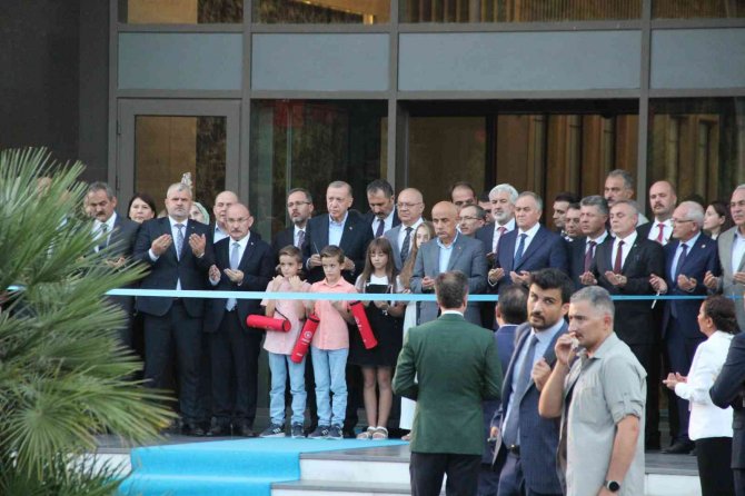 Cumhurbaşkanı Erdoğan, Manisa Büyükşehir Belediyesinin Açılışını Gerçekleştirdi
