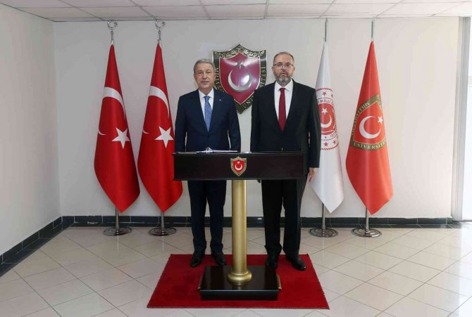 Milli Savunma Bakanı Akar Ve Bm Genel Sekreteri Guterres Müşterek Koordinasyon Merkezinde İncelemelerde Bulundu