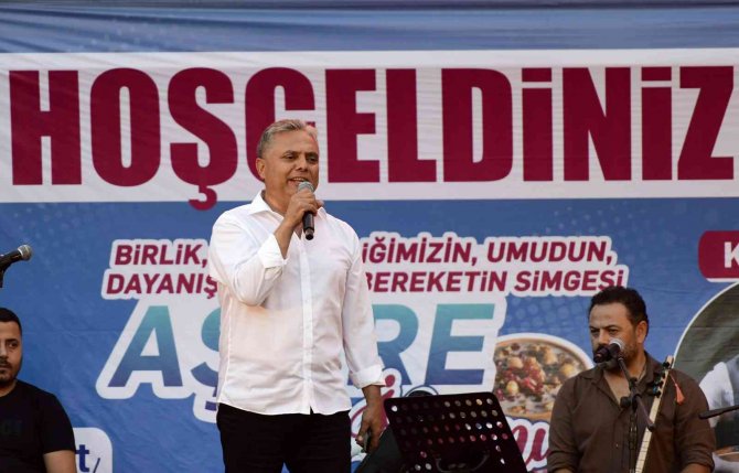 Muratpaşa Belediyesinden, Hacı Bektaş Veli Kültür Merkezi’nde Aşure İkramı