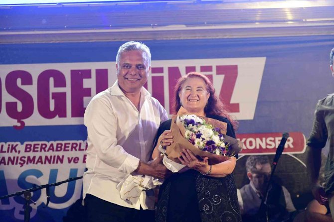 Muratpaşa Belediyesinden, Hacı Bektaş Veli Kültür Merkezi’nde Aşure İkramı