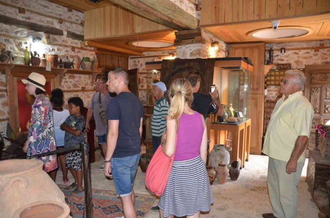 44 Yıl Biriktirdiği Tarihi Eserler, Evine Sığmayınca Hayali Olan Müzeyi Kurdu