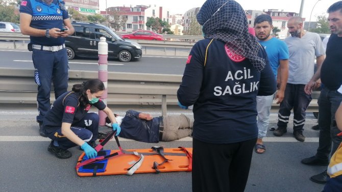 Otomobil İle Çarpışan Motosikletli Ağır Yaralandı