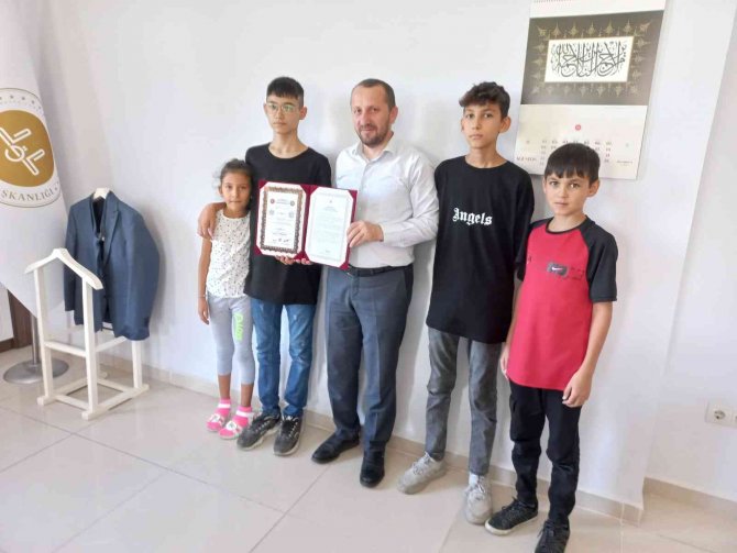 Simav’da Hafızlara Belgeleri Verildi