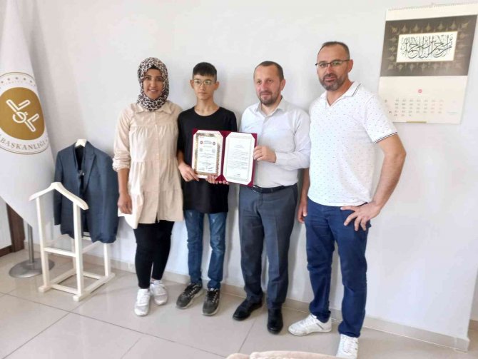 Simav’da Hafızlara Belgeleri Verildi