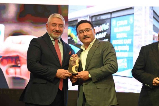 Başkan Aşgın, “Yılın Belediye Başkanı” Seçildi