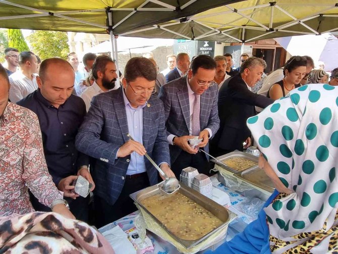 Tarım Ve Orman Bakan Yardımcısı Ebubekir Gizligider:"dikkat Edin Bütün Ekip Sahada, Şimdi Bu Kadar Adamın Derdi Ne Olabilir? Biz Sizsiniz, Siz Biziz”