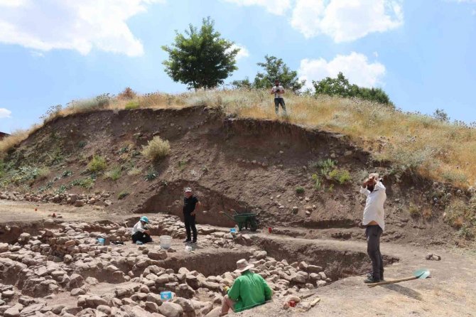 Tunceli Valisi Özkan, Kentteki Kurtarma Kazısı Çalışmalarını Yerinde İnceledi