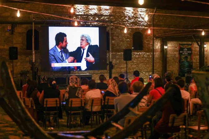 Uşak Belediyesi Hemşerilerine Yazlık Sinema Keyfi Yaşattı