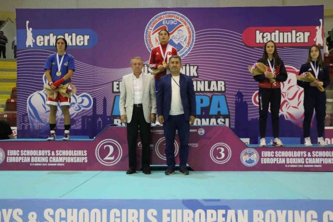 Uşaklı Boksör Sıla Özkan Avrupa Şampiyonu Oldu