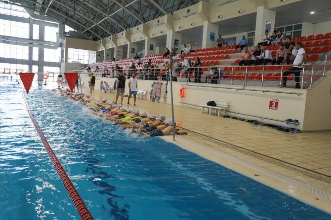 İ̇pekyolu Belediyesinden Çocuklar İçin Yüzme Kursu