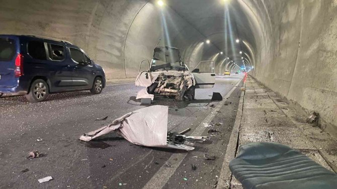 Zonguldak’ta Otomobil Tünelde Kaldırıma Çarptı: 1 Ağır Yaralı