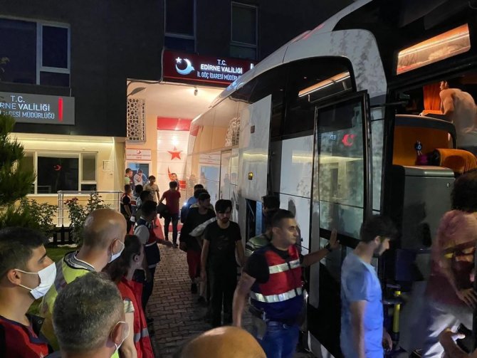 227 Afgan Göçmen Sınır Dışı Edilmek Üzere İ̇stanbul’a Gönderildi
