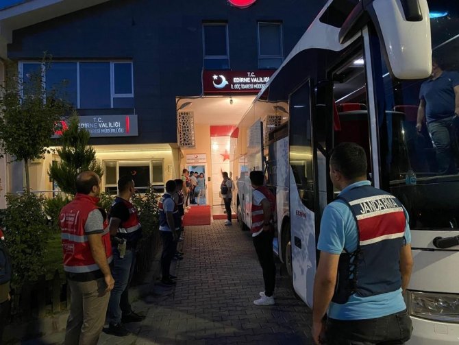 227 Afgan Göçmen Sınır Dışı Edilmek Üzere İ̇stanbul’a Gönderildi