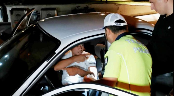 "Dur" İhtarına Uymayan Sürücü Alkol Metreyi Üflemedi “Beni Cezaevine Atın” Dedi