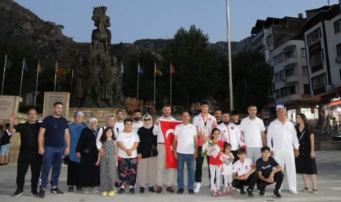 Dünya Şampiyonu Osman Furkan Karakaya, Amasya’da Coşkuyla Karşılandı