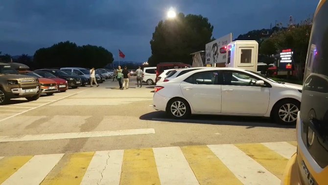 Mola Verdiği Dinlenme Tesisinde Ayağına Yorgun Mermi Düştü