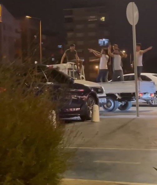 Antalya’da Kamyonet Üzerindeki Diskonun Faturası Ağır Oldu