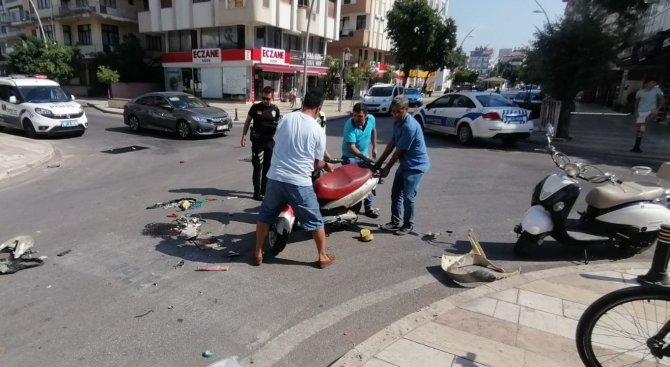 Otomobil İle Motosiklet Çarpıştı: Baba Ve Oğlu Ölümden Döndü
