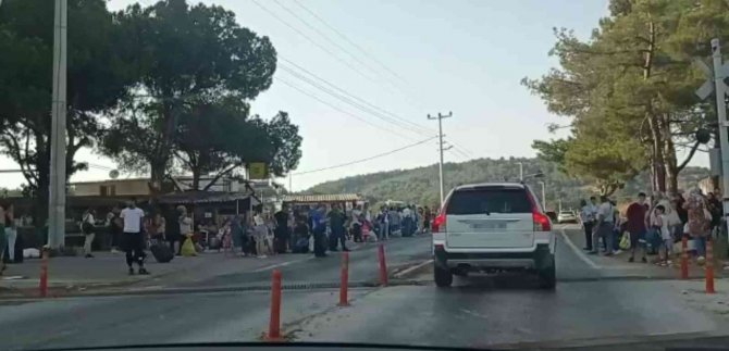 Tren Arızalanınca Yolcular Minibüsler İle Nakledildi