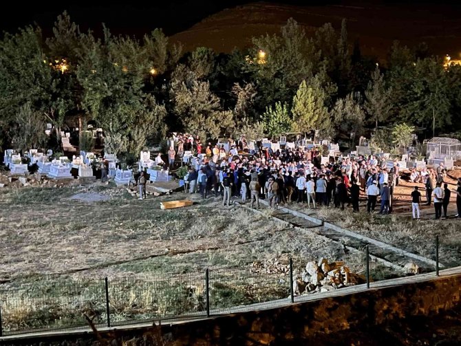 Bakan Soylu Tır Kazasında Hayatını Kaybedenlerin Cenaze Törenine Katıldı