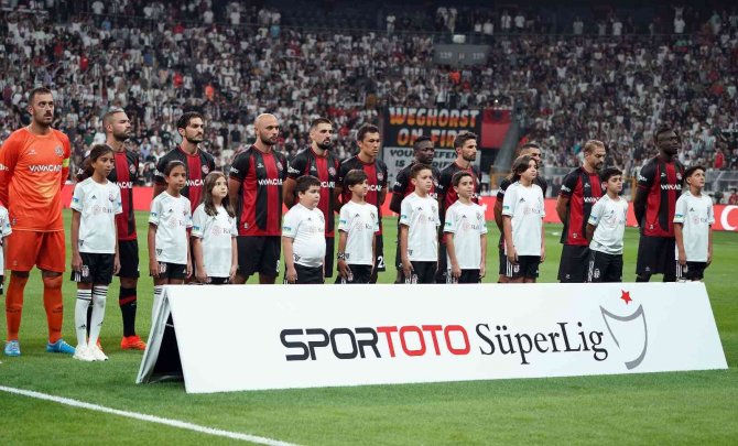 Vodafone Park’ta Tribünler Full Çekti