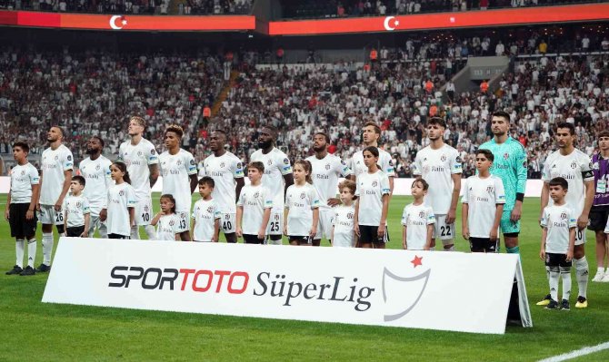 Vodafone Park’ta Tribünler Full Çekti