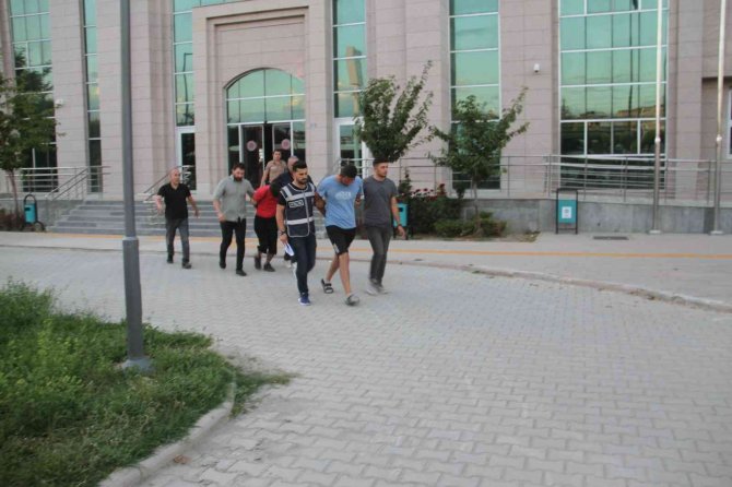 Kontak Anahtarı Üzerinde Unutulan Otomobili Çaldılar
