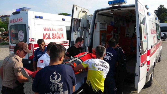 Ordu’da Yamaç Paraşütü Kumsala Düştü: 2 Yaralı