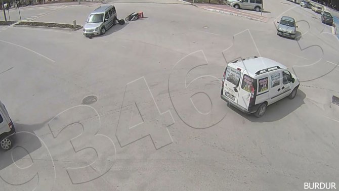 Burdur’da Kavşak Üzerindeki Kazalar Kamerada