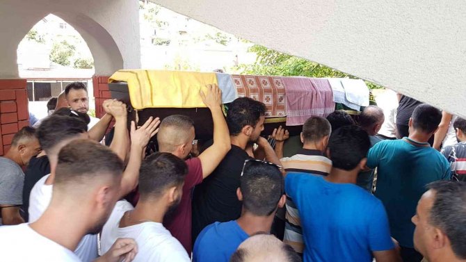 Otomobiliyle 70 Metre Sürüklenip Hayatını Kaybeden Genç Toprağa Verildi