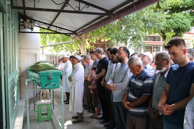 Elim Kazada Yaşamını Yitiren Anne Ve Oğlu Son Yolculuğuna Uğurlandı