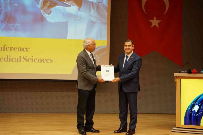 ’Uluslararası Tıp Bilimlerinde Gelecek Vizyonu’ Konferansı Düzenlendi