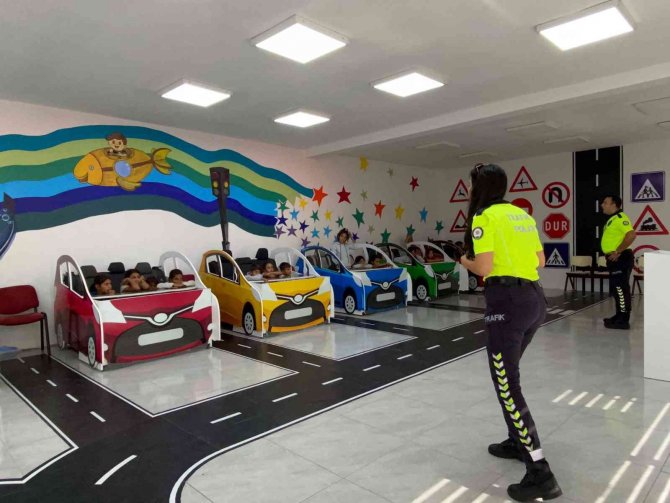 Ailelileri Fındık Bahçesinde, Çocuklar Eğitimde