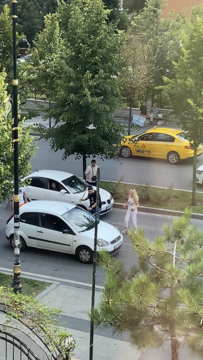 İ̇stanbul’da Trafikte Sopalı Maganda Dehşeti Kamerada