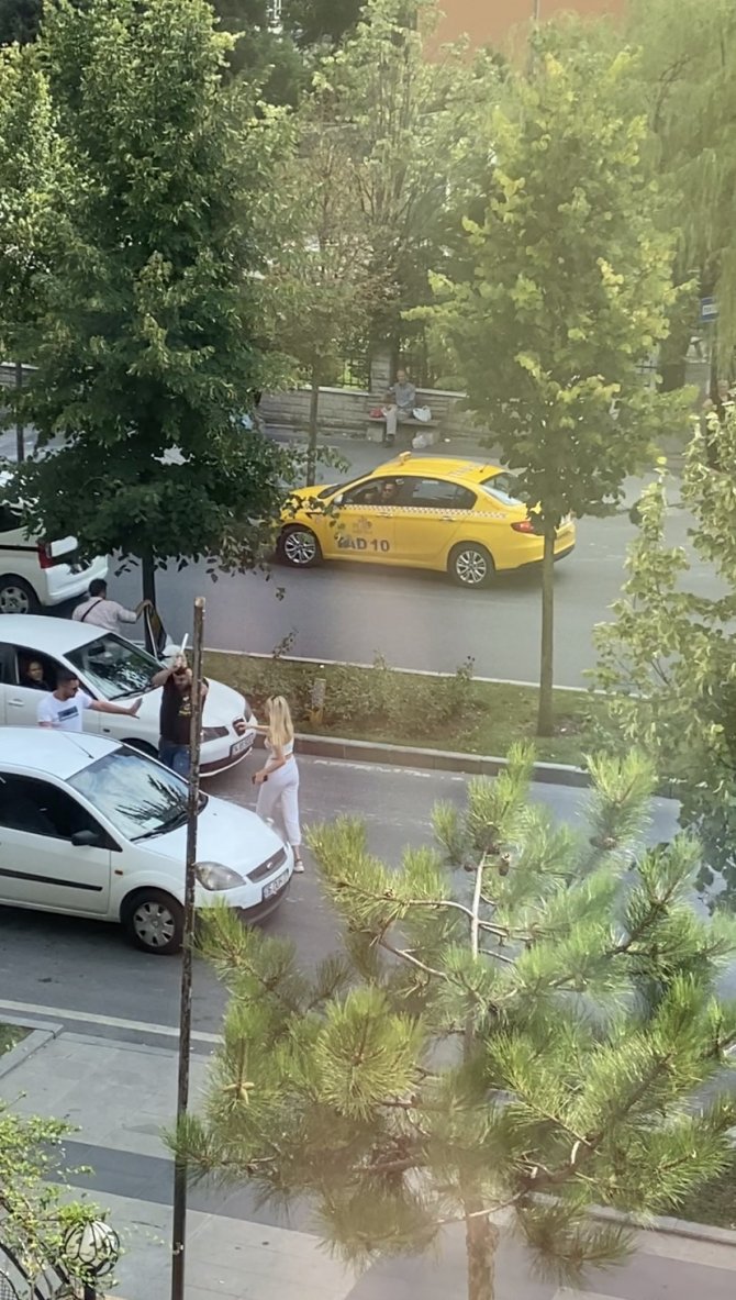 İ̇stanbul’da Trafikte Sopalı Maganda Dehşeti Kamerada