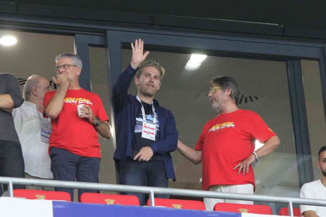 Göztepe’nin Yabancı Başkanı Ankersen İlk Kez Tribünde