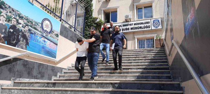 Bankadaki Telaşlı Tavrı Emekli Öğretmeni Kurtardı: Polis Paraları Son Anda Kurtardı