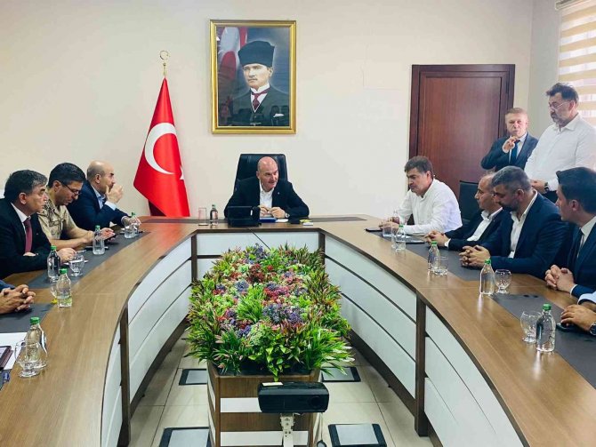 Bakan Soylu: "Şoförlerin 2’si Gözaltında, Kimin İhmali Varsa Hesabını Sorarız"