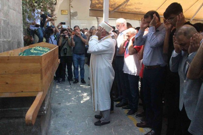 İ̇ha Muhabiri Muhammed Abdulkadir Esen Son Yolculuğuna Uğurlandı