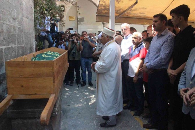 İ̇ha Muhabiri Muhammed Abdulkadir Esen Son Yolculuğuna Uğurlandı
