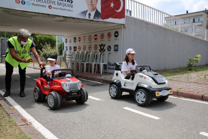 Eğitim Pistinde Çocuklar Trafik Kurallarını Öğrendi