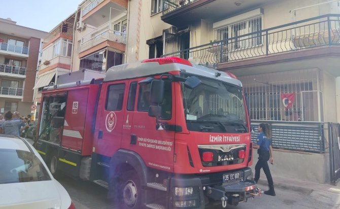 İ̇zmir’de Yatağa Bağımlı Hastanın Kaldığı Evde Yangın Çıktı: Yaşlı Kadın Yaralandı