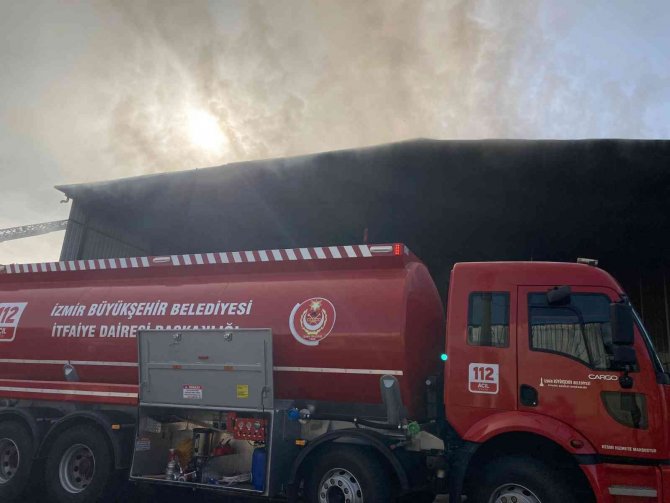 İ̇zmir’de Plastik Fabrikasında Yangın