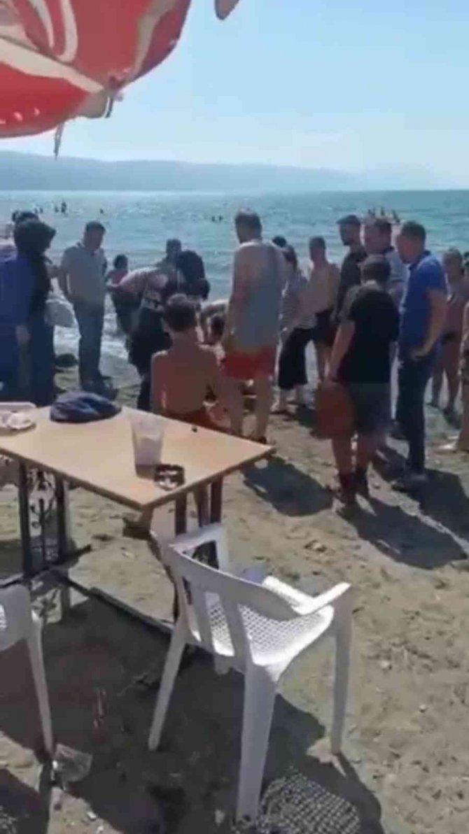 İ̇znik’de Boğulmak Üzere Olan 13 Yaşındaki Çocuğu Cankurtaran Kurtardı