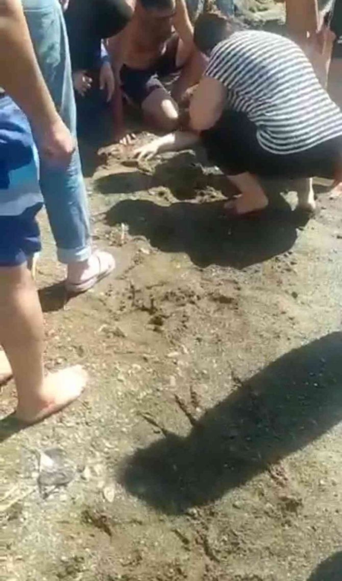 İ̇znik’de Boğulmak Üzere Olan 13 Yaşındaki Çocuğu Cankurtaran Kurtardı